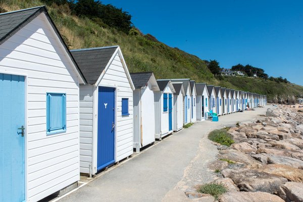 Quels conseils pour louer une maison de vacances en Provence avec des ateliers de poterie et des excursions en montgolfière?
