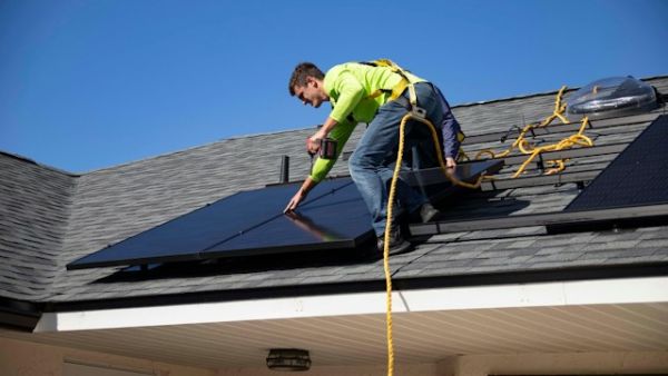Installer des panneaux solaires pour alléger vos dépenses d'électricité