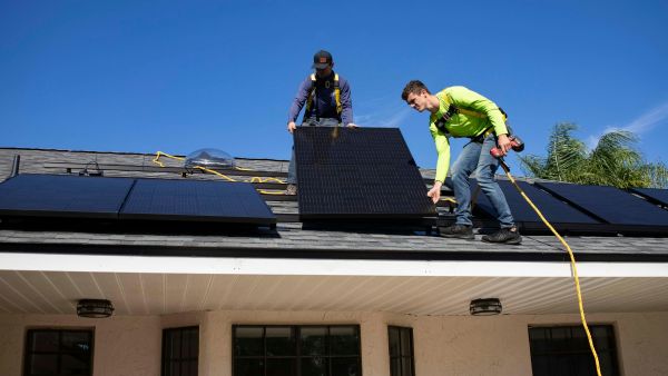 Installer des panneaux solaires pour alléger vos dépenses d'électricité